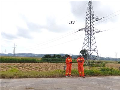 Truyền tải điện Phú Yên: Phát huy tác dụng thiết bị bay không người lái vào quản lý vận hành lưới điện  truyền tải