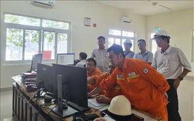 Đóng điện Công trình treo dây mạch 2 đường dây 220kV Dốc Sỏi – Quảng Ngãi: Tăng cường đảm bảo điện cho tỉnh Quảng Ngãi
