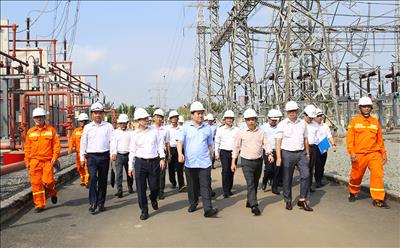 Đoàn công tác của Bộ Công Thương kiểm tra công tác đảm bảo điện Tết Nguyên đán tại Trạm biến áp 500kV Nhà Bè (TP.HCM)