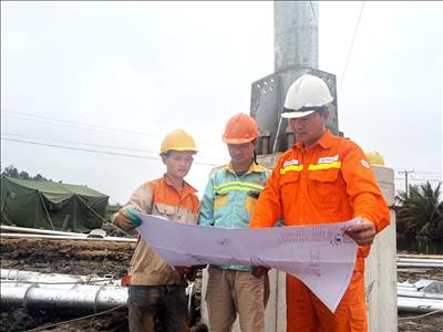Công ty Truyền tải điện 1 phối hợp tham gia tư vấn giám sát lắp đặt thiết bị các dự án đường dây 500kV mạch 3 