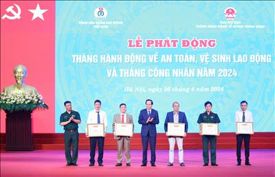 Công ty Truyền tải điện 1 nhận Bằng khen xuất sắc trong phong trào “xanh – sạch – đẹp, bảo đảm an toàn vệ sinh lao động”