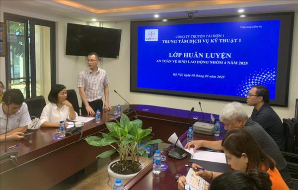 Hơn 30 CBCNV Trung tâm Dịch vụ kỹ thuật 1 tham gia huấn luyện An toàn lao động 