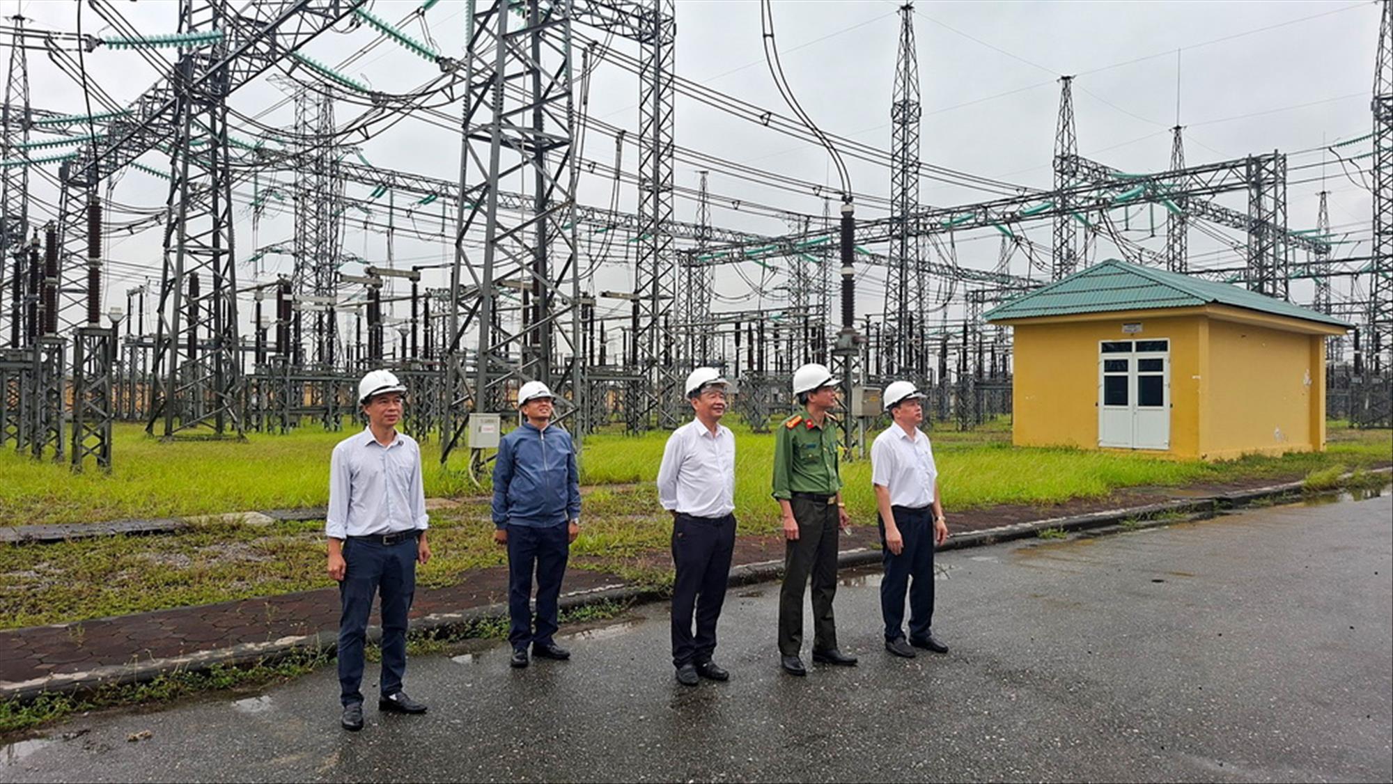 Đội Truyền tải điện Đông Bắc 3 được đánh giá cao trong công tác phòng, chống khủng bố tại Trạm biến áp 500kV Hiệp Hòa