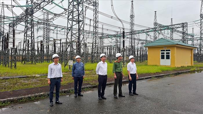 Đội Truyền tải điện Đông Bắc 3 được đánh giá cao trong công tác phòng, chống khủng bố tại Trạm biến áp 500kV Hiệp Hòa