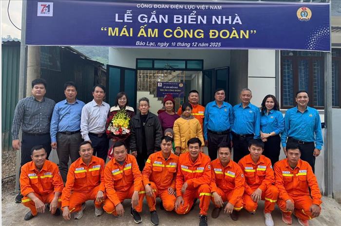 “Mái ấm Công đoàn” mang theo niềm vui và hi vọng cho gia đình đoàn viên