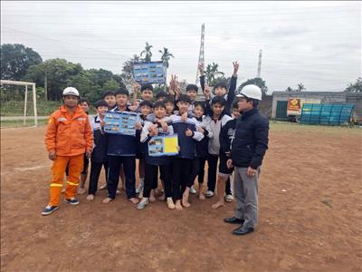 Chủ động ngăn ngừa thả diều – Giữ an toàn lưới điện truyền tải phục vụ Đại hội Đảng lần thứ XIV