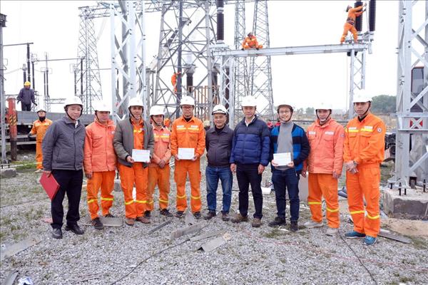 Công đoàn PTC1 động viên người lao động thi công nước rút công trình sửa chữa, thay thế thiết bị Trạm biến áp 500kV Đông Anh