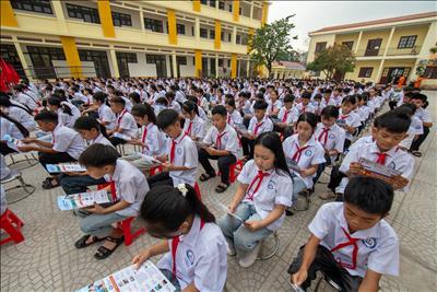 Truyền tải điện Đông Bắc 3 tuyên truyền bảo vệ hành lang an toàn lưới điện cho gần 600 học sinh