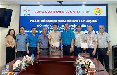 Công đoàn Điện lực Việt Nam thăm hỏi, động viên những “bác sĩ” của lưới điện truyền tải miền Bắc
