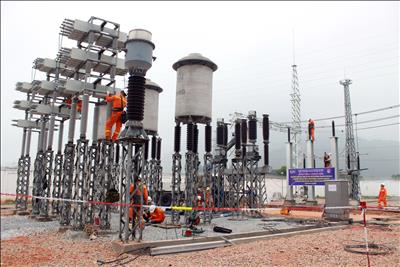 Đóng điện công trình lắp đặt tụ bù ngang tại trạm biến áp 220kV Tuyên Quang chào mừng 15 năm thành lập EVNNPT