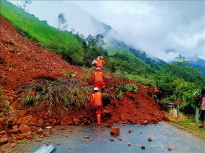 Truyền tải điện Tây Bắc 2 nỗ lực ứng phó với mưa lũ đảm bảo vận hành an toàn lưới điện