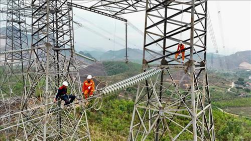 Chủ động sửa chữa, củng cố đường dây 500kV trước cao điểm nắng nóng 2025