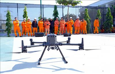 Nâng cao kỹ năng sử dụng UAV cho nhân viên vận hành đường dây cao áp thuộc Truyền tải điện Hà Nội