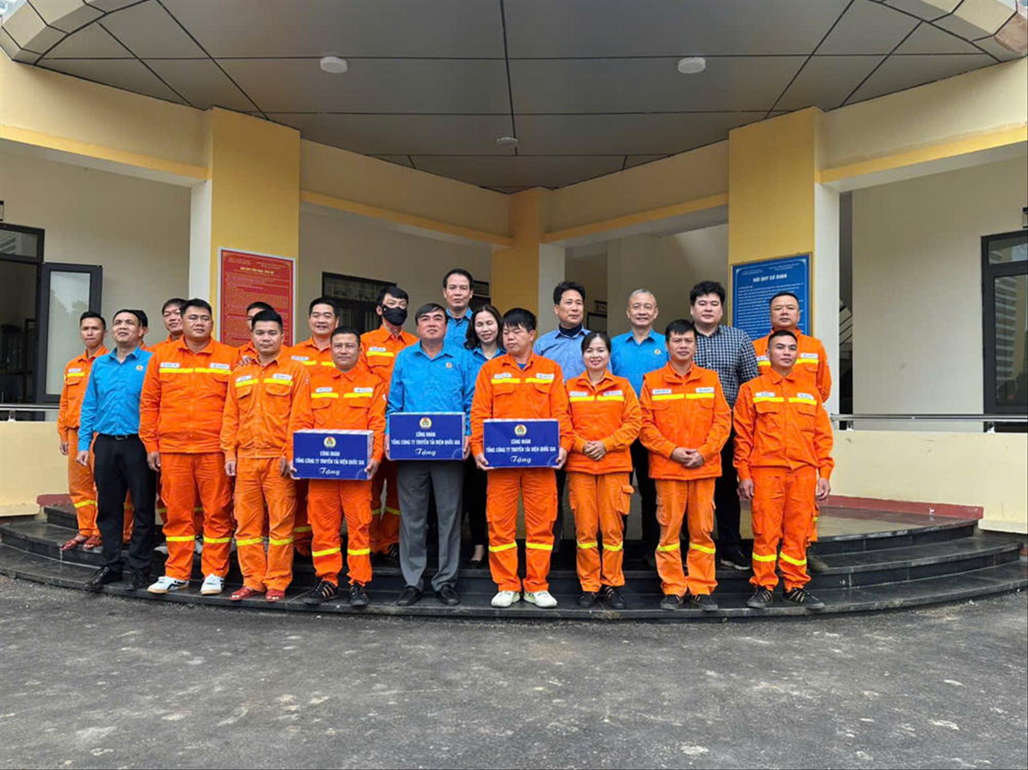 “Tết Sum vầy” của những người lính truyền tải điện vùng biên cương Cao Bằng