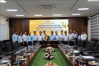Công ty Truyền tải điện 4 và Công ty Điện lực Campuchia trao đổi về tình hình hợp tác