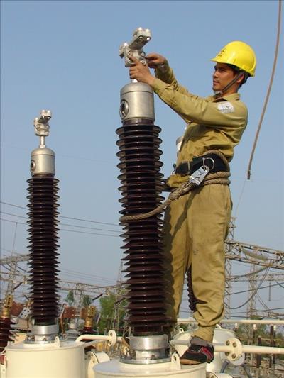 Tập trung thi công lắp đặt MBA 220kV-250 MVA, thí nghiệm hiệu chỉnh  tại TBA 220 kV Long Biên