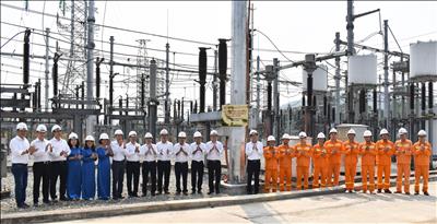 TTĐ Thừa Thiên Huế gắn biển công trình chào mừng 15 năm Ngày thành lập Tổng công ty Truyền tải điện Quốc gia