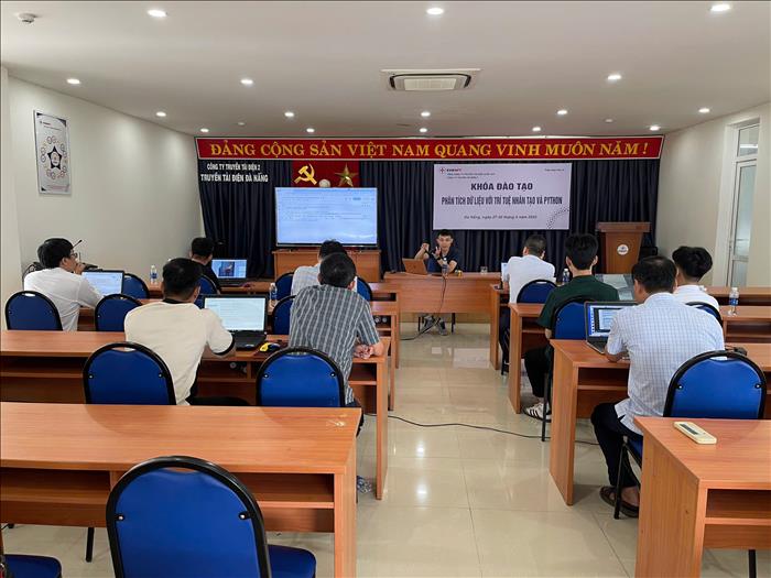 Công ty Truyền tải điện 2 tổ chức khóa đào tạo phân tích dữ liệu với trí tuệ nhân tạo và Python