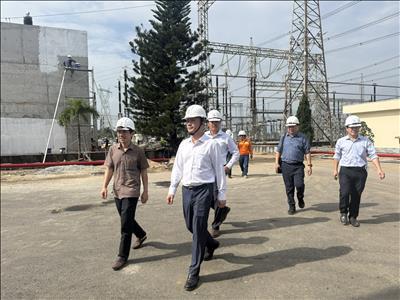 Phó Tổng giám đốc EVNNPT Lưu Việt Tiến kiểm tra tiến độ nâng công suất Trạm biến áp 500kV Đà Nẵng