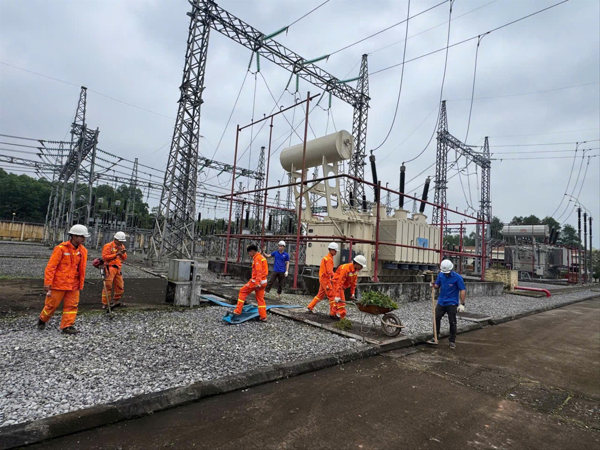 Đoàn Thanh niên Đội Truyền tải điện Quảng Trị tổ chức phong trào xanh - sạch - đẹp