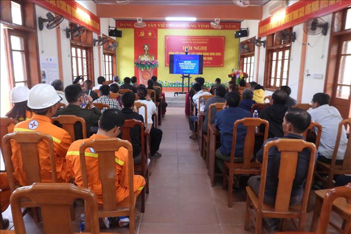 Truyền tải điện Quảng Trị: Tuyên truyền bảo vệ an toàn công trình lưới điện truyền tải