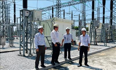Truyền tải điện Quảng Ngãi tập trung cao độ thực hiện các biện pháp để đảm bảo vận hành an toàn trong mùa nắng nóng