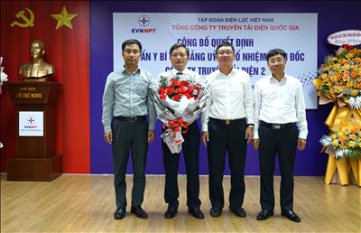 Công bố Quyết định chuẩn y Bí thư Đảng ủy và bổ nhiệm Giám đốc Công ty Truyền tải điện 2
