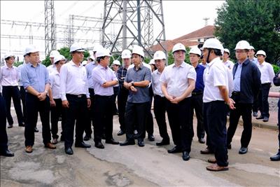 Nâng cao năng lực truyền tải điện, đảm bảo vận hành an toàn mạch 500kV liên kết Trung - Bắc mùa khô năm 2024