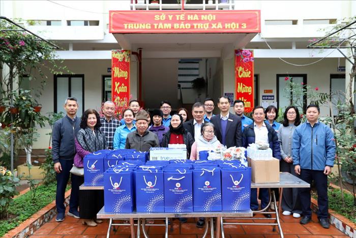 PTC1 trao yêu thương, gửi nắng xuân tới Trung tâm Bảo trợ Xã hội 3 Hà Nội