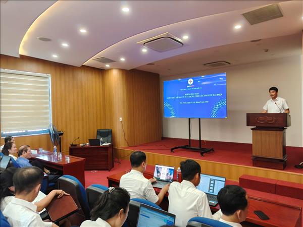 EVNNPT đào tạo kiến thức về đầu tư xây dựng cho 77 CBNV thuộc Công ty Truyền tải điện 3