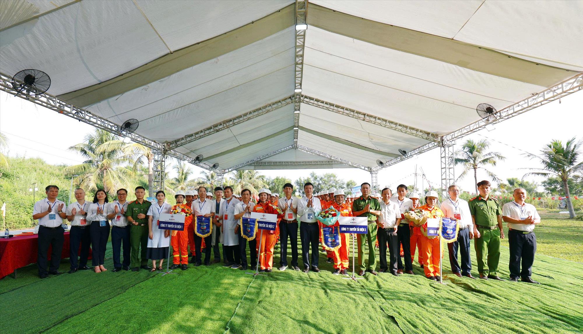 EVNNPT khai mạc Hội thi An toàn vệ sinh viên giỏi năm 2026: “Chủ động nhận diện – Trung thực lên tiếng – Trách nhiệm đến cùng”