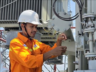 Truyền tải điện TP.HCM 1 đồng bộ các giải pháp đảm bảo vận hành an toàn lưới điện trong mùa mưa bão