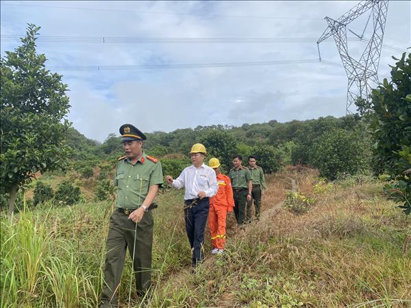 Chủ động phòng chống cháy hành lang các tuyến đường dây truyền tải điện trên địa bàn tỉnh Lâm Đồng, đảm bảo vận hành an toàn mùa khô 2023.