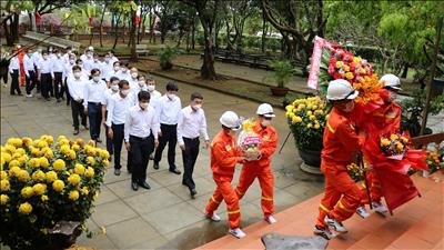 Đảng bộ Công ty Truyền tải điện 3 ra quân đầu Xuân mới - ghi nhớ công ơn Chủ tịch Hồ Chí Minh.