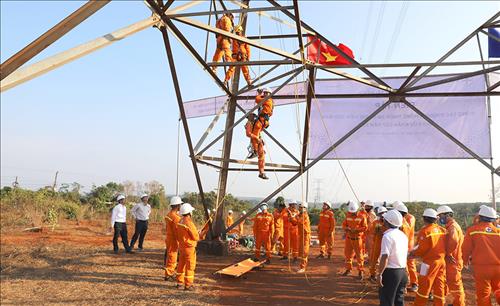 Gần 400 CBCNV Công ty Truyền tải điện 3 tham gia diễn tập PCTT&TKCN - Ứng cứu khẩn cấp năm 2025