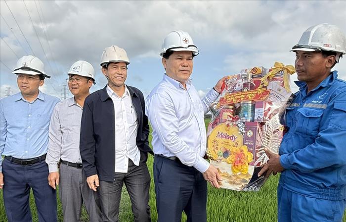 Phó Chủ tịch UBND tỉnh Quảng Ngãi kiểm tra tiến độ dự án 