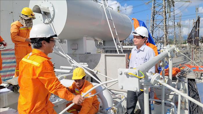 Đội Sửa chữa thí nghiệm điện 2 xuyên Tết thi công Dự án nâng công suất Trạm biến áp 500kV Đà Nẵng