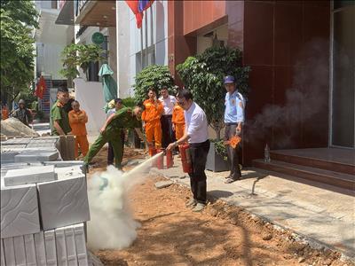 Công ty Truyền tải điện 2 huấn luyện nghiệp vụ phòng cháy chữa chữa cháy và cứu nạn cứu hộ năm 2025