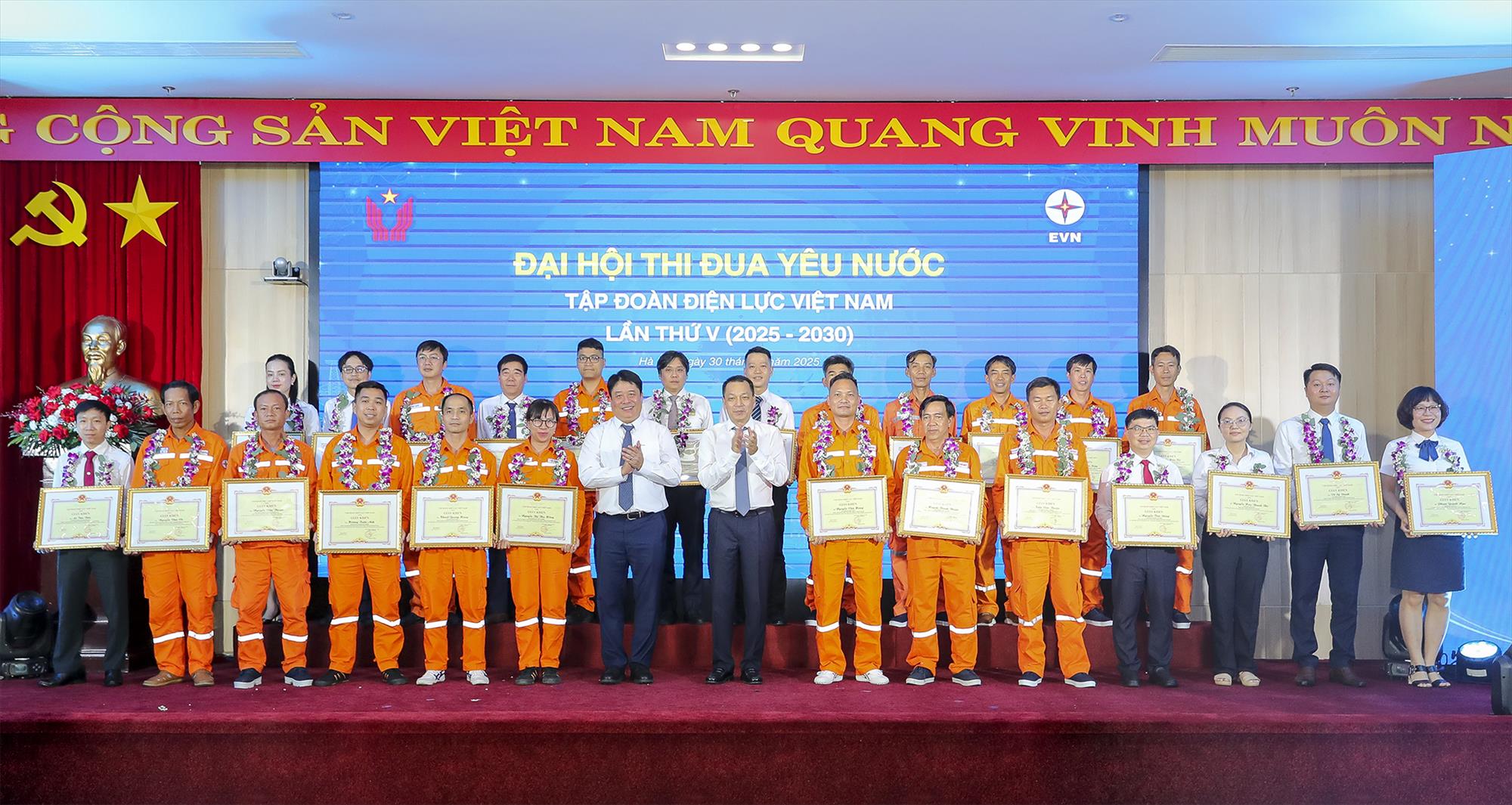 Đại hội Thi đua yêu nước EVN lần thứ V (2025-2030): Tổng công ty Truyền tải điện Quốc gia có 5 cá nhân được vinh danh