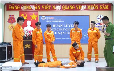 Truyền tải điện Quảng Trị huấn luyện nghiệp vụ phòng cháy chữa cháy và cứu nạn cứu hộ năm 2025