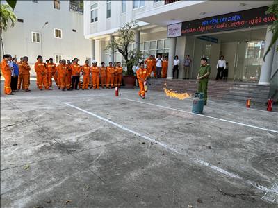 Truyền tải điện Đà Nẵng tổ chức huấn luyện PCCC&CNCH năm 2023