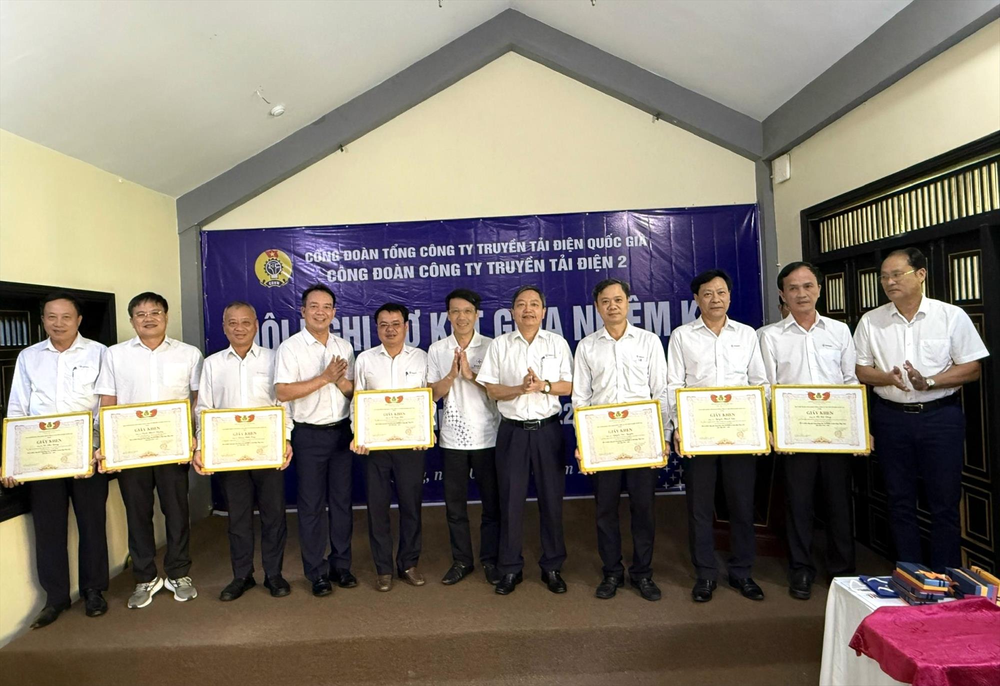 Công đoàn Công ty Truyền tải điện 2 sơ kết giữa nhiệm kỳ khóa VIII 