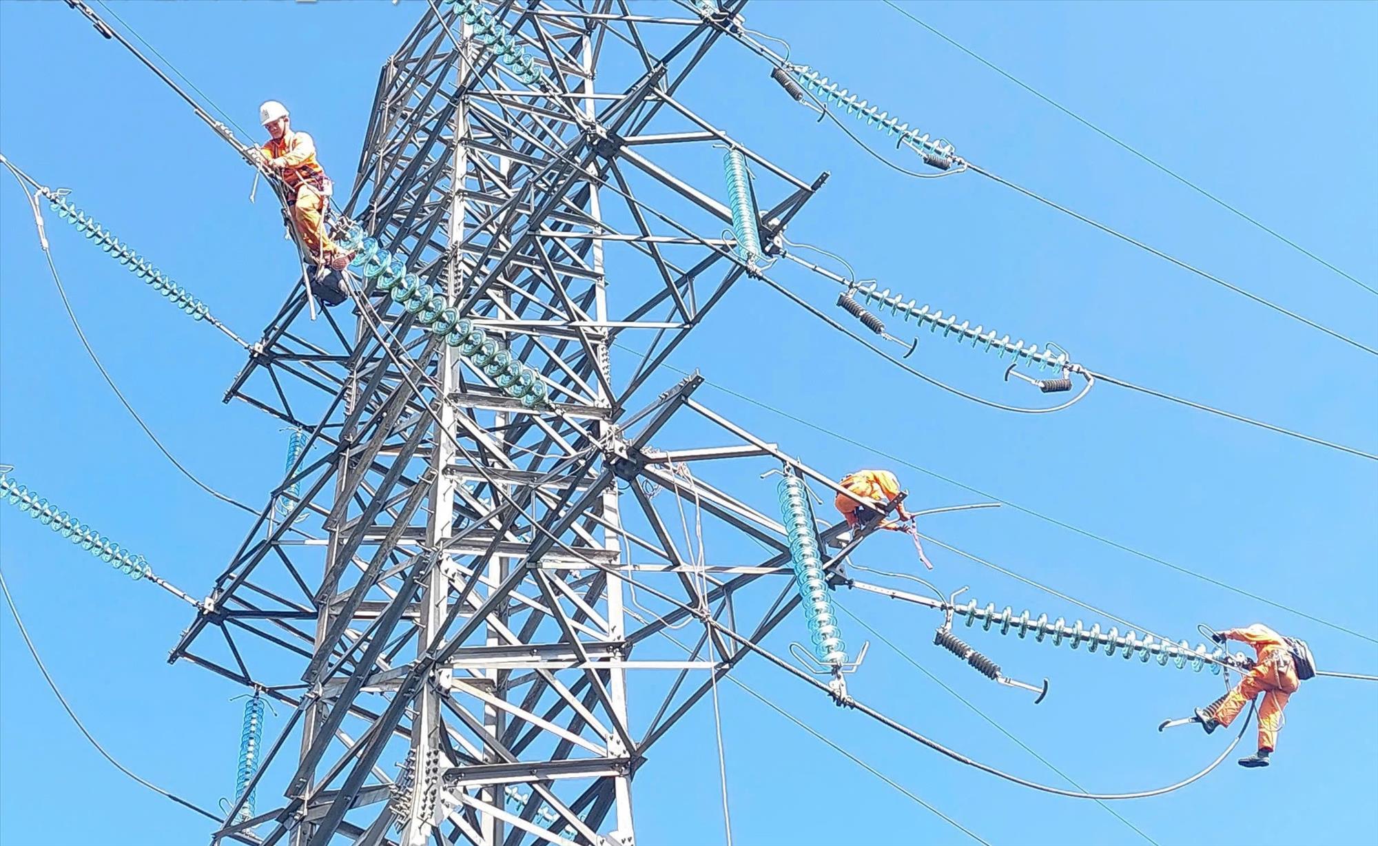 Công ty Truyền tải điện 2 chủ động giải pháp để vận hành an toàn lưới điện trong dịp Tết Dương lịch 2026