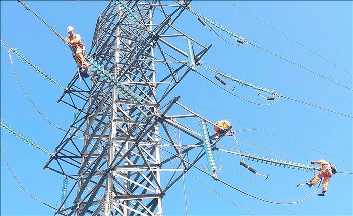 Công ty Truyền tải điện 2 chủ động giải pháp để vận hành an toàn lưới điện trong dịp Tết Dương lịch 2026