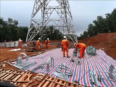 Công ty Truyền tải điện 2 góp sức đưa Dự án đường dây 500kV Lào Cai – Vĩnh Yên về đích
