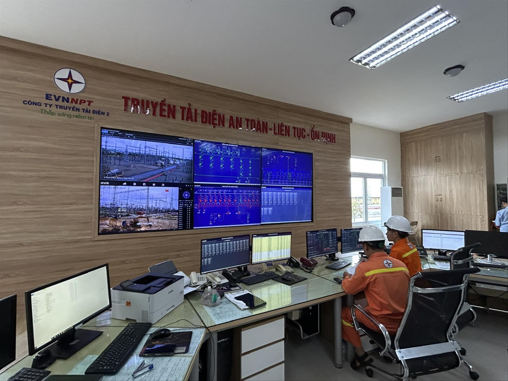 Đóng điện dự án “Nâng khả năng tải đường dây 220kV Dốc Sỏi – Dung Quất”