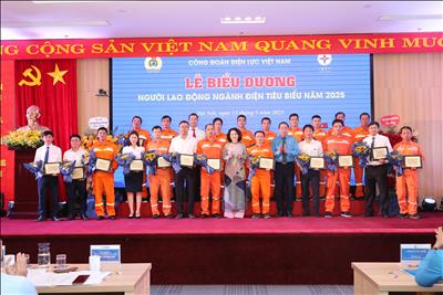 Lan tỏa những tấm gương tiêu biểu - Thắp sáng niềm tin người thợ Truyền tải điện