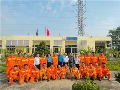 Chủ tịch Công đoàn Điện lực Việt Nam thăm hỏi, động viên người lao động Đội Truyền tải điện Gia Lai sau bão số 13 (KALMAEGI)