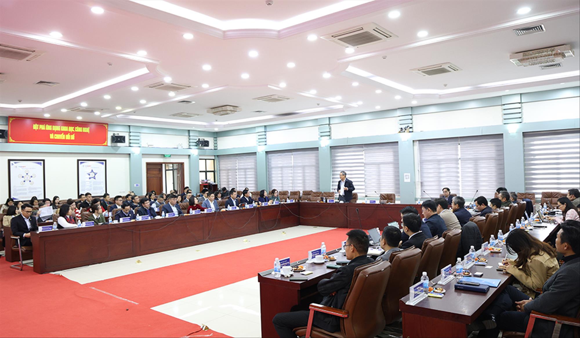 EVNNPT làm việc với 23 ngân hàng về tháo gỡ khó khăn thu xếp vốn cho các dự án truyền tải điện