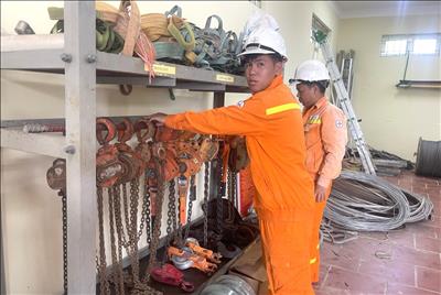 Chủ động phương án để đảm bảo vận hành an toàn, tin cậy hệ thống truyền tải điện quốc gia trước bão số 11 (MATMO)